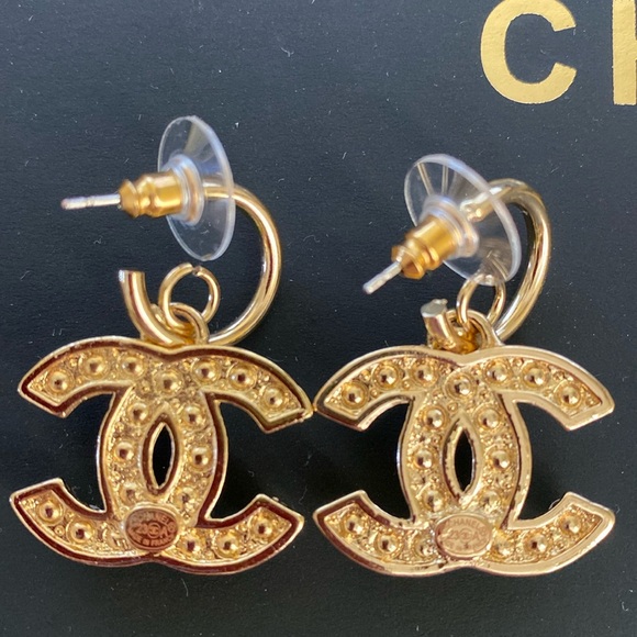 Chanel Gold and Pearl Earrings - Picture 2 of 3